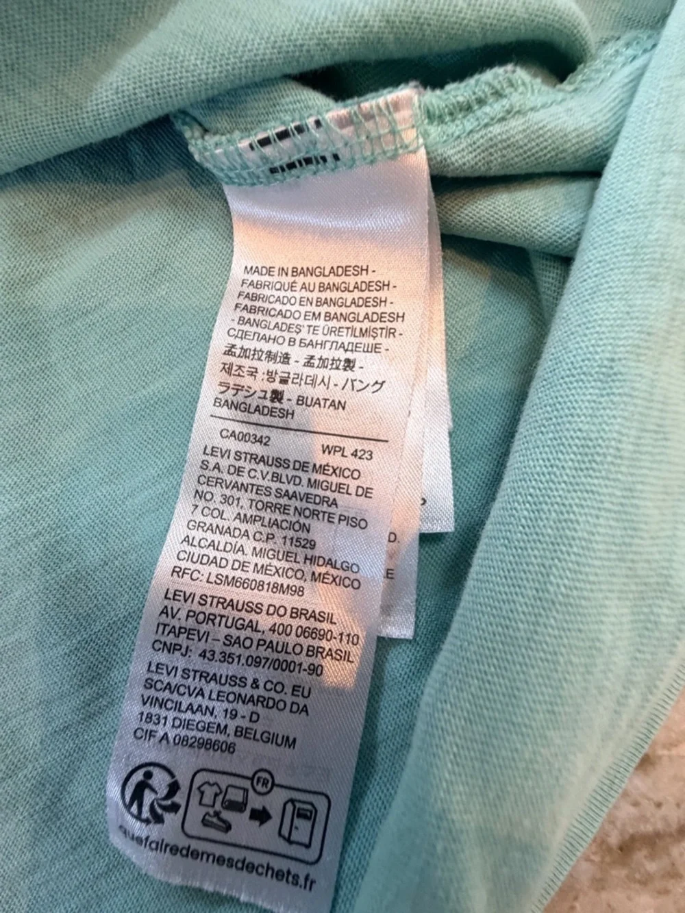 Levi’s Standard Mint Green Pocket Tee Size M Short Sleeve Casual T-Shirt